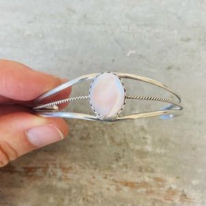 ♥️ Navajo ♥️ Vintage Sterling Silver & MOP Cuff